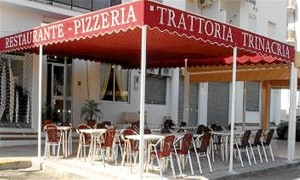 En 2002 abrieron su propio restaurante en El Portil. 