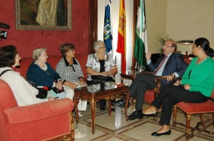 Reunión de la nueva asociación El Greco con el alcalde de Huelva.