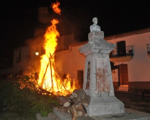 Zalamea festeja con las candelas la celebración de la Inmaculada. 