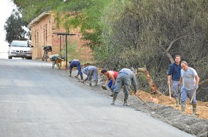 Trabajos en el camino agrícola de la Aceña del Molino.