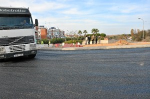 Visita a las obras en la rotonda.