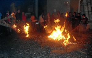 Las calles del municipio se iluminan estos días. 