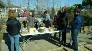 Los padres también han participado en esta actividad guiada por monitores. 