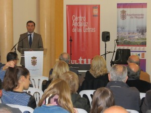 El alcalde de Moguer durante su intervención. 