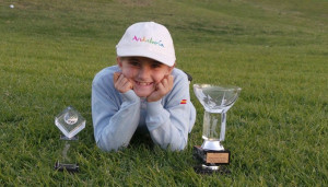 Laura López, con los trofeos conseguidos en Portugal.