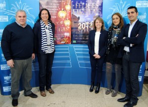 Miguel López, presidente del Comercio; Loles López, alcaldesa; Sara Palomar, concejal de Comercio; Pilar Arroyo, gerente de Apamys; y Juan Fco Alcaría, concejal de Cultura