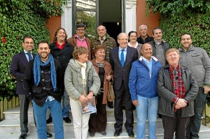 Los premiados junto al alcalde de Huelva y el director de Huelva TV.