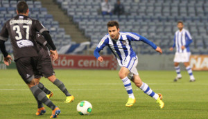 Gallegos en una acción ante Camarasa, durante el choque copero del sábado. / Foto: Josele Ruiz.