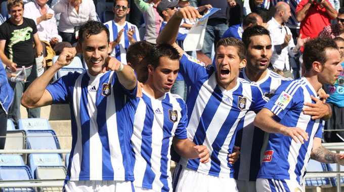 Los albiazules quieren darle una nueva alegria a sus aficionados ganando al Real Jaén. / Foto: Josele Ruiz.