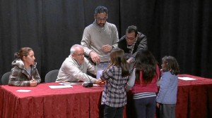 En el sorteo han participado los niños ayamontinos. 