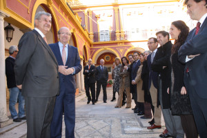 Posadas fue recibido en el Ayuntamiento por toda la corporación municipal.