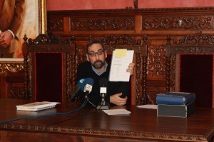 El alcalde de Ayamonte en la presentación de ambos proyectos. 