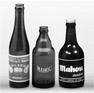 Evolución de las botellas de Mahou. / Foto: Archivo de Antonio Mira. 