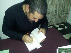 En una firma de libros.