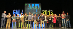 Foto de familia de los premiados en la XIX Gala del Deporte de Moguer.