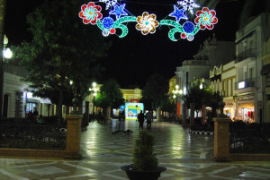 Las luces navideñas ya alumbran las calles de Isla.