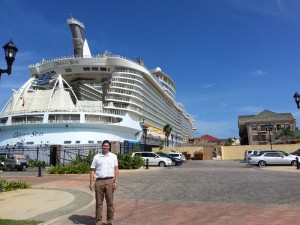 Cuando tiene tiempo, el isleño hace turismo con su familia.