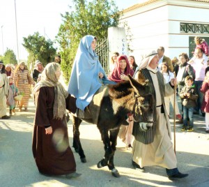 El belén muestra escenas de la vida de Jesús. / Foto: Paco de Dios