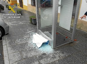 La cabina quedó destrozada tras la colisión.