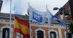 La bandera del 125 Aniversario del Recre, en el cielo de Huelva. / Foto: www.recreativohuelva.com.