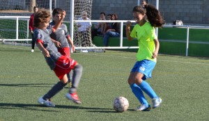 La concentración responde al lema 'Yo soy mujer, y juego al fútbol'.