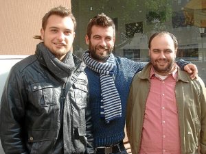 De izquierda a derecha, Antonio Ramos, Luis Gonzáles y Manuel González, componentes de 'La Caja de Tres Lados'.