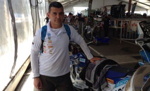 Luis Calderay ya se encuentra en Rosario (Argentina), donde vela armas para el inicio del Dakar.