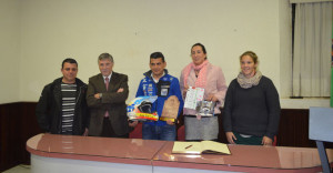 Un momento del homenaje a Calderay en el Ayuntamiento de Valverde del Camino.