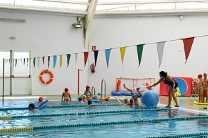 La piscina de Bollullos abre los sábados al público.