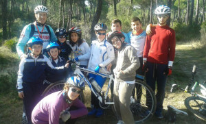 Componentes de la Escuela Ciclista Municipal El Valle de Hinojos.