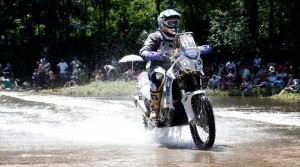 Luis Calderay, en plena carrera en el Dakar.