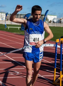 Daniel Andivia, entrando en la meta. / Foto: J. Losa.