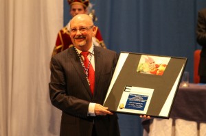 Antonio González, de Nutricion Center, con su Medalla. 