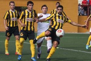 Germán y Guarte, en un lance del partido de la primera vuelta. / Foto: Josele Ruiz.