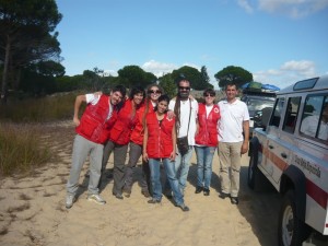 Gallardo con otros voluntarios durante un proyecto llevado a cabo el el Parque Nacional de Doñana en 2013.