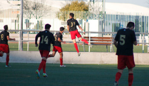 Los jugadores del Recre B celebran uno de sus goles.