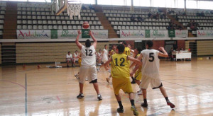 Deporte y solidaridad se dan la mano en la Liga de Veteranos de Baloncesto.