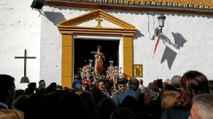 Los luceneros acompañan a su Patrón en un día tan especial.