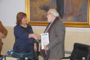 Laura Pichardo y Fernando Bayón firmaron el convenio.