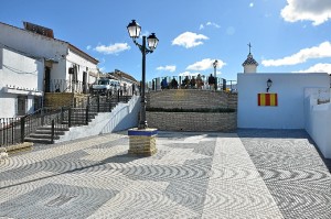 El mirador tiene vistas a las riberas del Tinto y el Odiel.