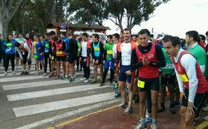 Los participantes antes de comenzar la primera parte de la prueba, de carrera a pie.