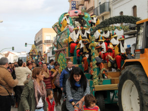 12 cabalgatas han desfilado por las calles de la localidad. 