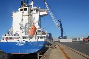 Barco de la línea regular entre Huelva y el norte de Europa. 