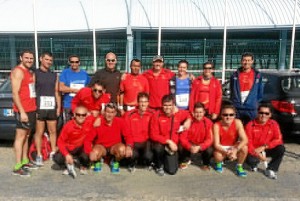 Representantes del Club de Atletismo que participa en el Maratón de Sevilla este domingo.