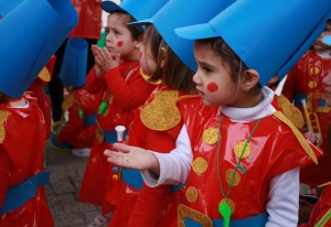 Pasacalles infantil en Cartaya.