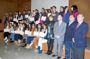 Los jóvenes que participarán en el programa 'Aprender trabajando'. 