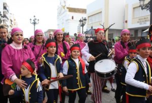 Padres, profesores, abuelos... acompañaron a los niños.