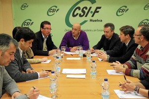 Reunión de miembros del sindicato CSI-F con el presidente del PP de Huelva.