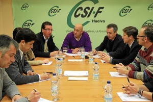 Reunión de miembros del sindicato CSI-F con el presidente del PP de Huelva.