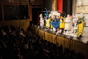 La Chirigota Que Cajonazo, ante la expectacion del Teatro Cardenio